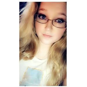 Meet your Posher, Katelyn